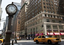 Zegar na Avenue, New York - fototapeta