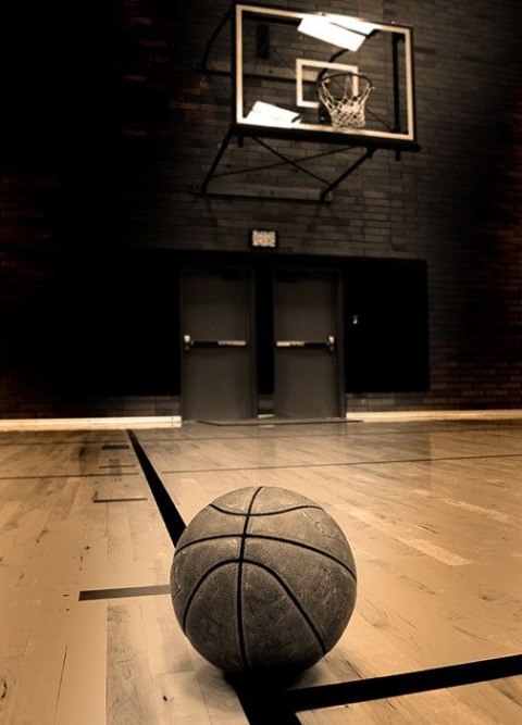 Basketball on court - fototapeta