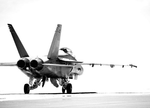 F18 taxiing - fototapeta