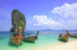 Koh Poda boats on beach - fototapeta