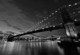 Brooklyn Bridge nocą BW - fototapeta 366x254 cm